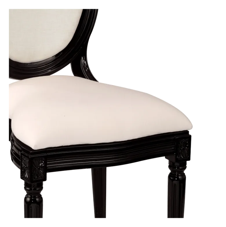 Chaise Montaigne black and white