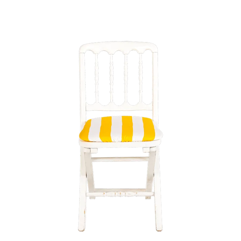 Chaise Napoléon III blanche pliante avec galette rayée jaune