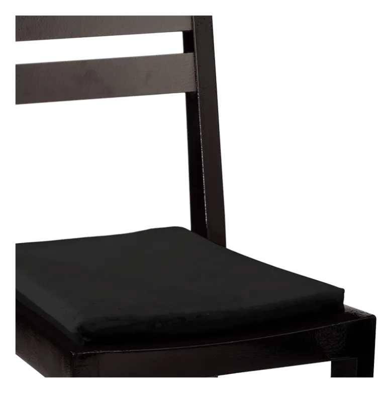 Chaise Pyramide noir mat avec assise velours noir ignifugée